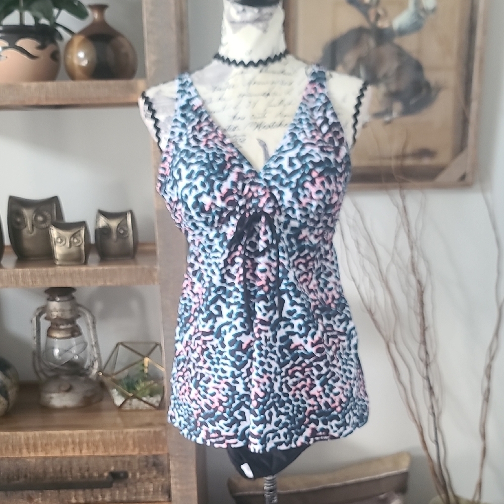 Amazon Basics V-Neck Tankini Top With Full Coverage Bottom